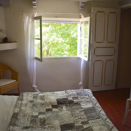 Cabanon Authentique, Moustiers, Ruisseau Et Jardin Holiday home