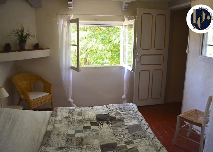 Cabanon Authentique, Moustiers, Ruisseau Et Jardin Holiday home